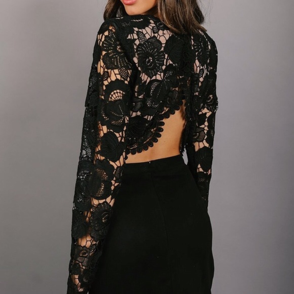 BRAND NEW VICI black lace crop top